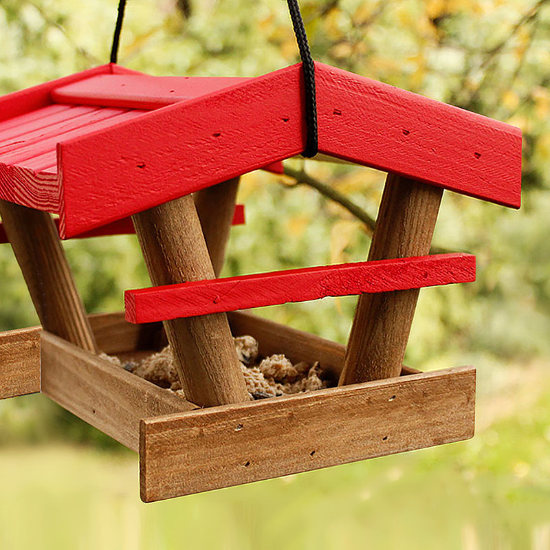 Maison d'oiseaux rouge
